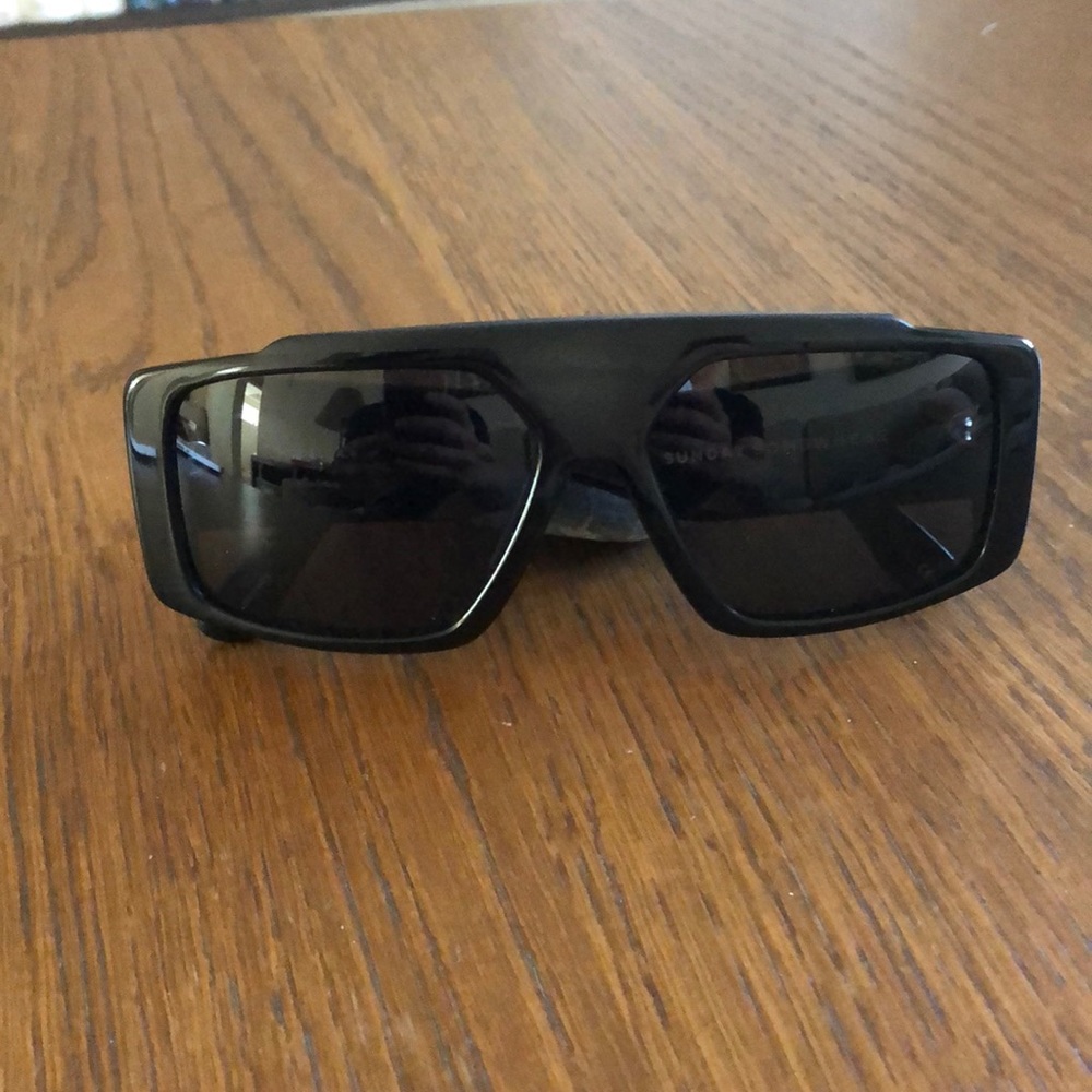 Sunday Somewhere “MODEL A.K.A” sunglasses.